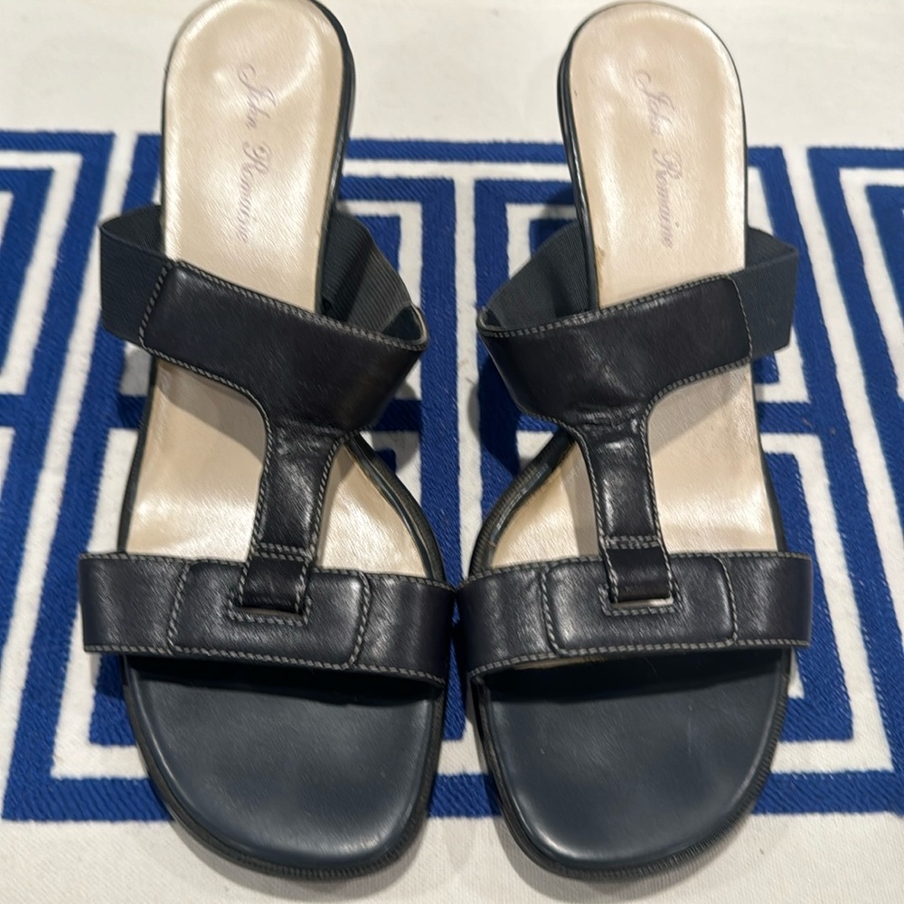 Vintage John Romaine slide on sandal size 8M